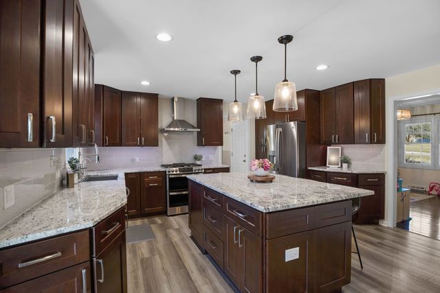 27942 N Lakeview Circle, Mchenry, IL 60051