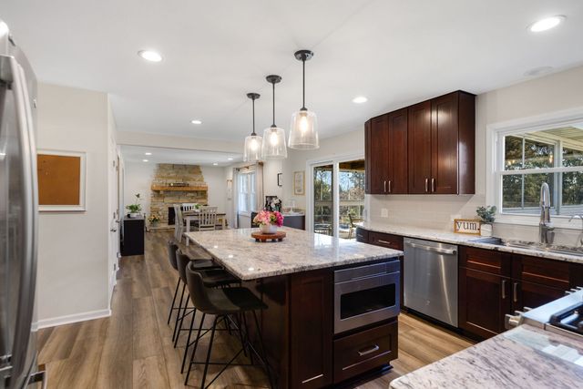 27942 N Lakeview Circle, Mchenry, IL 60051