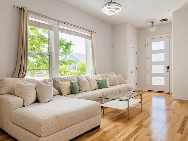 2214 Robert Browning ST, Austin, TX 78723