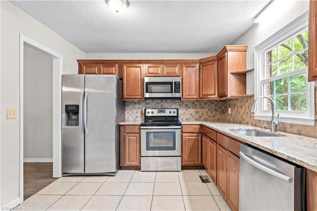 2664 Saint Johns Place, Winston-salem, NC 27106