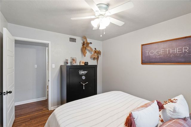 4514 White Oak Dr, Corpus Christi, TX 78410