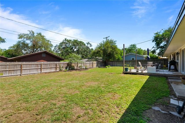 4514 White Oak Dr, Corpus Christi, TX 78410