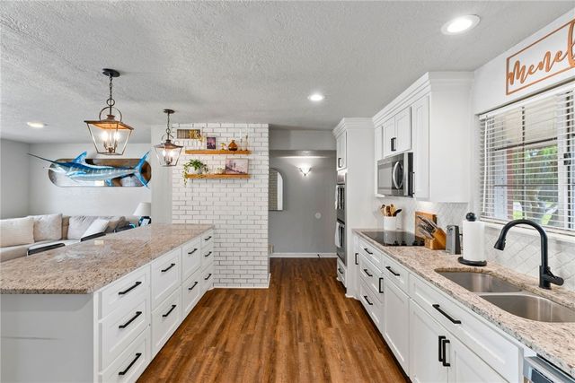 4514 White Oak Dr, Corpus Christi, TX 78410