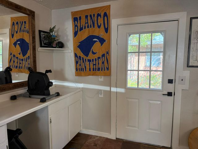 11 Main ST, Blanco, TX 78606