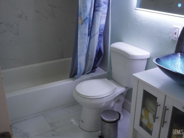 811 V Street, Bakersfield, CA 93304