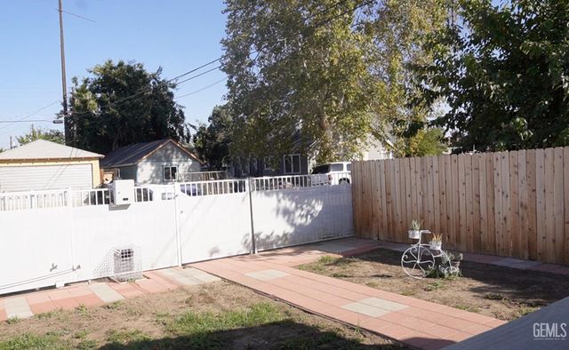 811 V Street, Bakersfield, CA 93304