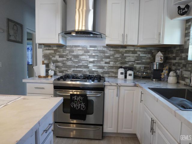 811 V Street, Bakersfield, CA 93304