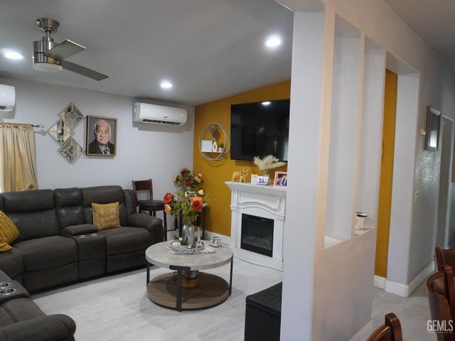 811 V Street, Bakersfield, CA 93304