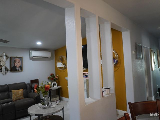 811 V Street, Bakersfield, CA 93304