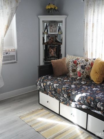 811 V Street, Bakersfield, CA 93304