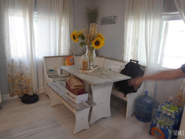 811 V Street, Bakersfield, CA 93304