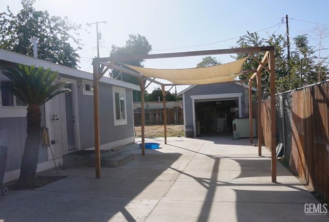 811 V Street, Bakersfield, CA 93304