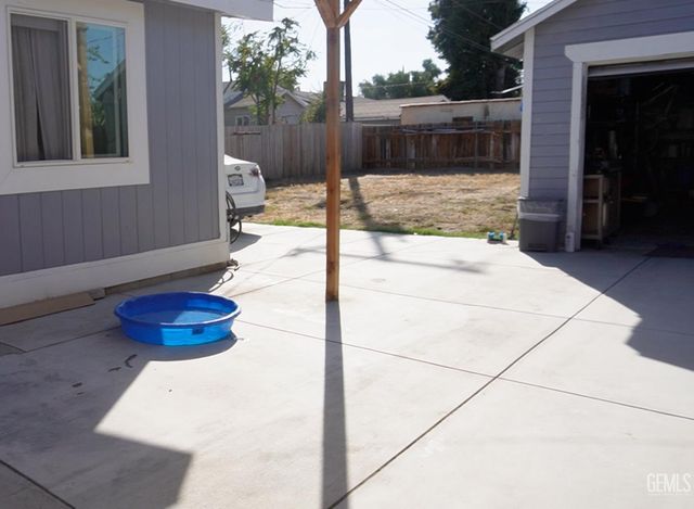 811 V Street, Bakersfield, CA 93304