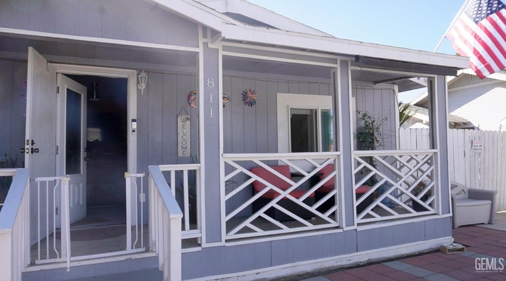 811 V Street, Bakersfield, CA 93304