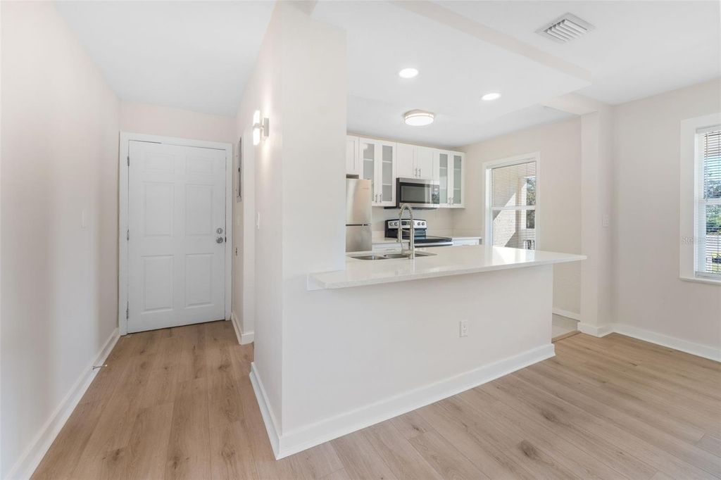 Image 30 of property listing at 221 S HALE AVENUE, Tampa, FL 33609