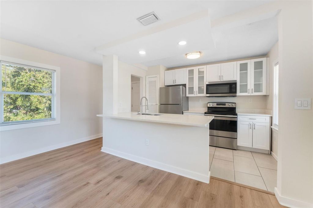 Image 31 of property listing at 221 S HALE AVENUE, Tampa, FL 33609