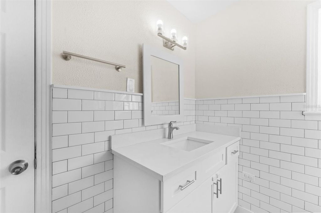 Image 41 of property listing at 221 S HALE AVENUE, Tampa, FL 33609