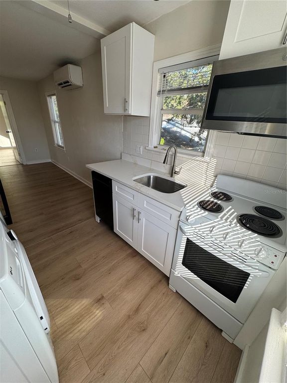 Image 51 of property listing at 221 S HALE AVENUE, Tampa, FL 33609