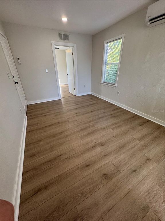 Image 54 of property listing at 221 S HALE AVENUE, Tampa, FL 33609