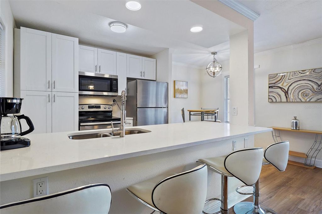 Image 10 of property listing at 221 S HALE AVENUE, Tampa, FL 33609