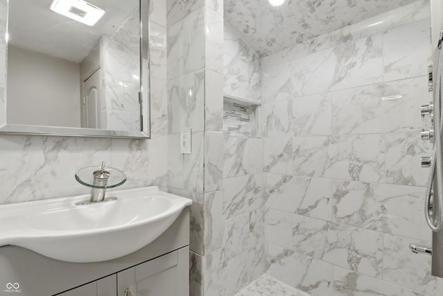 800 S Macedonia Avenue, Muncie, IN 47302