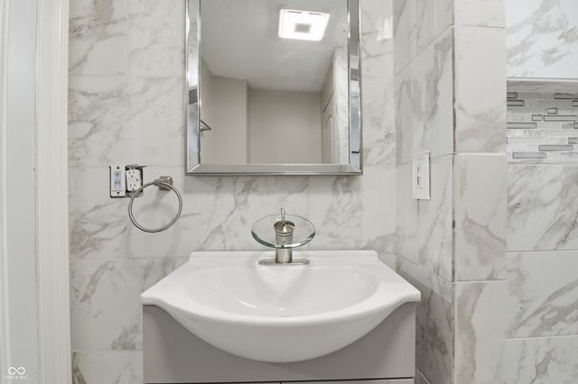 800 S Macedonia Avenue, Muncie, IN 47302