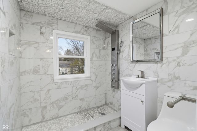 800 S Macedonia Avenue, Muncie, IN 47302