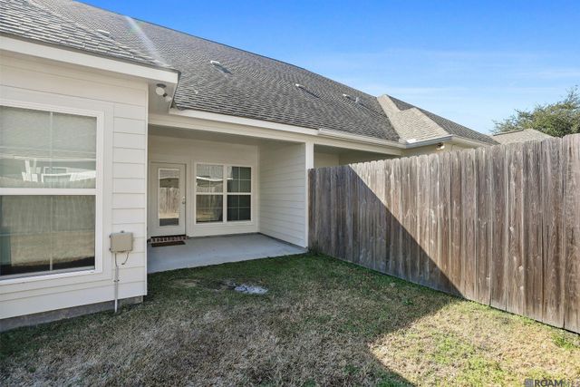 8129 Village Lake Ave, Baton Rouge, LA 70820