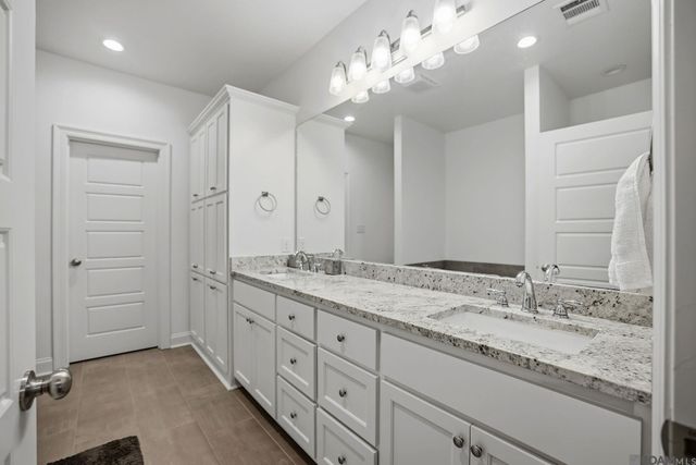 8129 Village Lake Ave, Baton Rouge, LA 70820