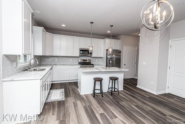 34641 John Bartley Circle, Sterling Heights, MI 48310