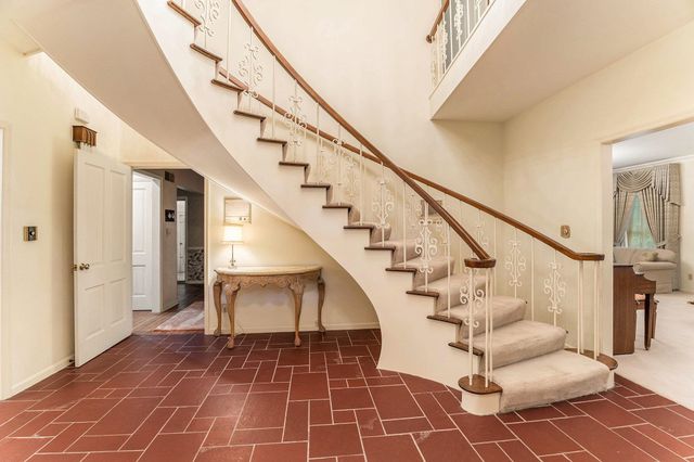 1130 Dunrobbin Lane, South Bend, IN 46614