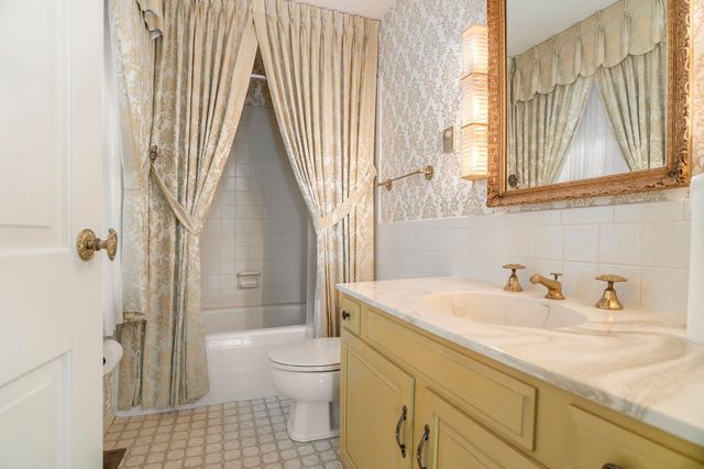 1130 Dunrobbin Lane, South Bend, IN 46614