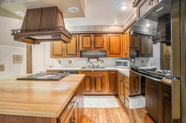 1130 Dunrobbin Lane, South Bend, IN 46614