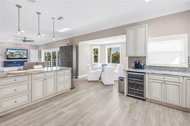 289 8TH AVENUE N, Tierra Verde, FL 33715