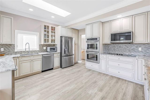 289 8TH AVENUE N, Tierra Verde, FL 33715