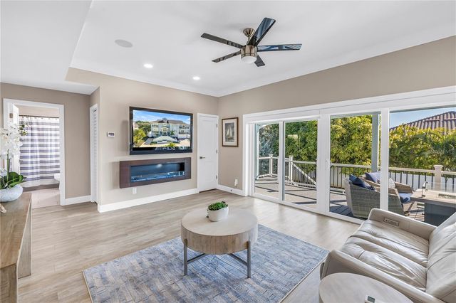 289 8TH AVENUE N, Tierra Verde, FL 33715