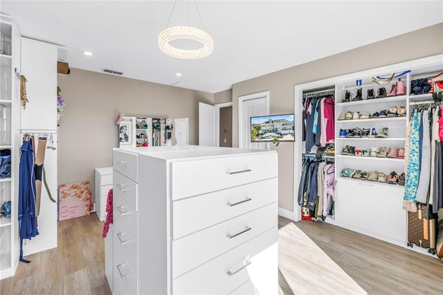 289 8TH AVENUE N, Tierra Verde, FL 33715