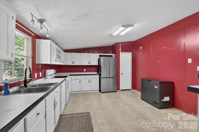 2324 Alfred Hartley Road, Lenoir, NC 28645