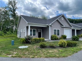 37 Hunters Lane 64, Southington, CT 06479