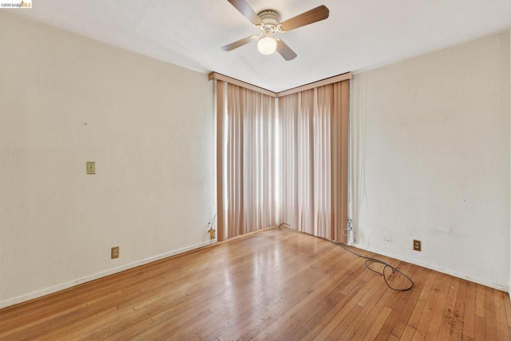 Image 15 of property listing at 8115 Iris St, Oakland, CA 94605