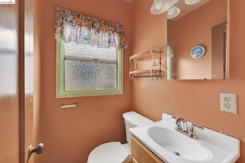 Image 22 of property listing at 8115 Iris St, Oakland, CA 94605
