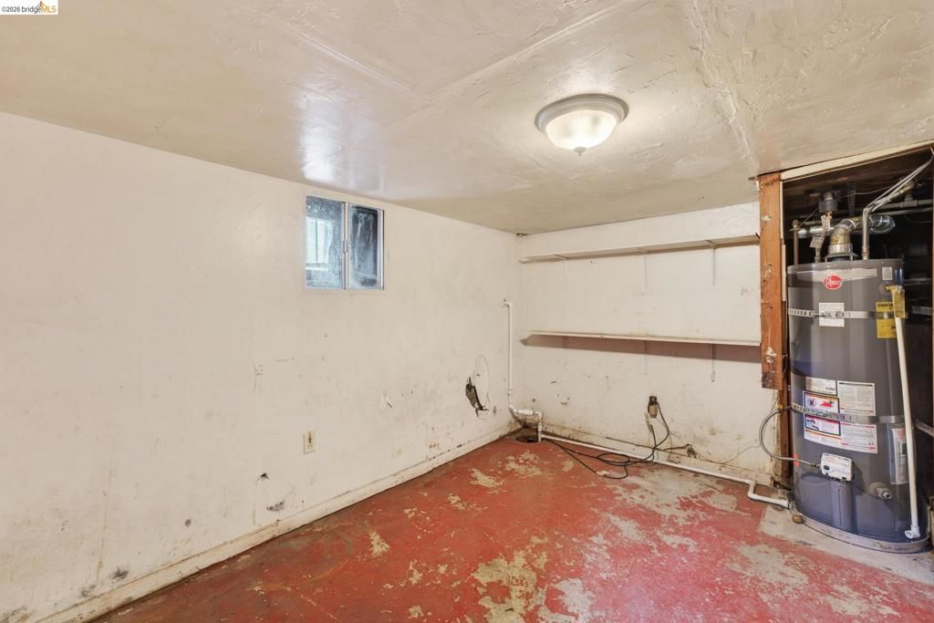 Image 24 of property listing at 8115 Iris St, Oakland, CA 94605