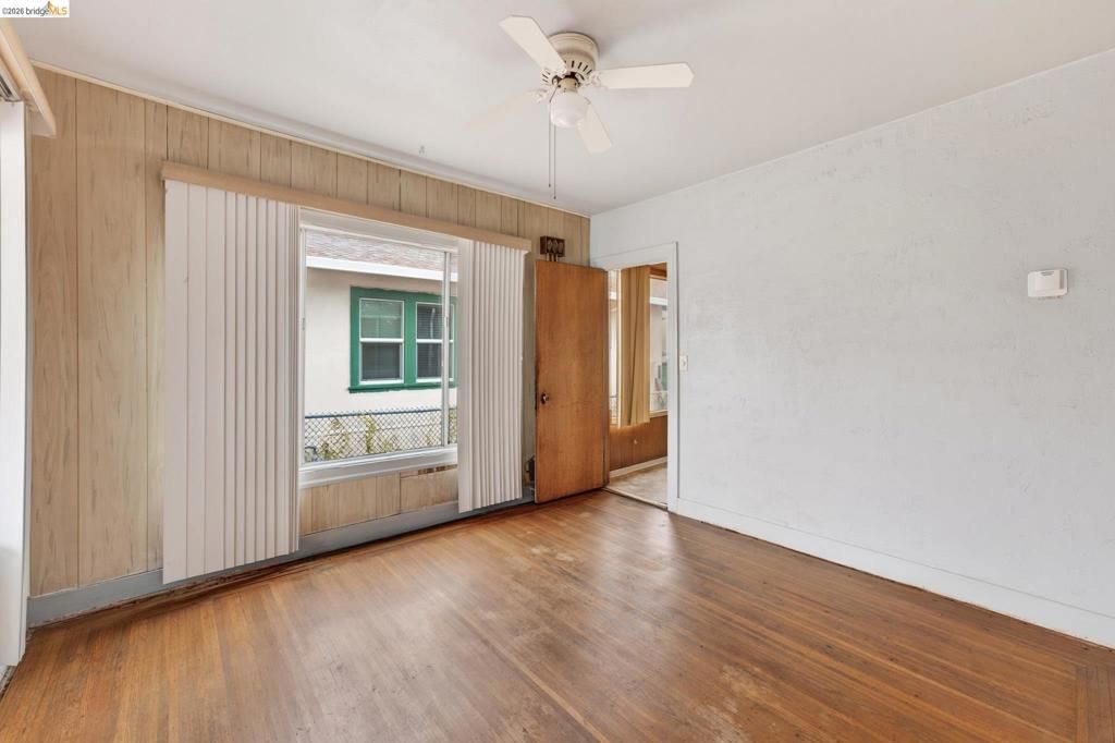 Image 8 of property listing at 8115 Iris St, Oakland, CA 94605