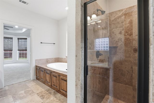 1104 Lynnwood Drive, Cleburne, TX 76033