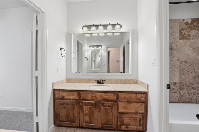 1104 Lynnwood Drive, Cleburne, TX 76033