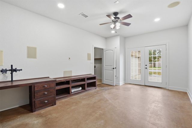 1104 Lynnwood Drive, Cleburne, TX 76033