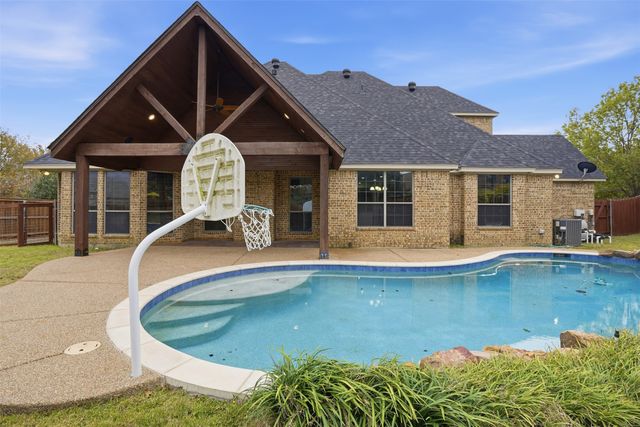 1104 Lynnwood Drive, Cleburne, TX 76033