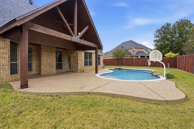 1104 Lynnwood Drive, Cleburne, TX 76033