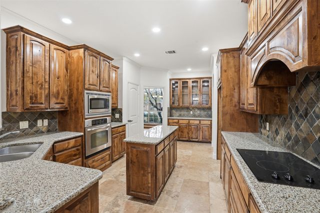 1104 Lynnwood Drive, Cleburne, TX 76033