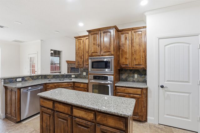 1104 Lynnwood Drive, Cleburne, TX 76033